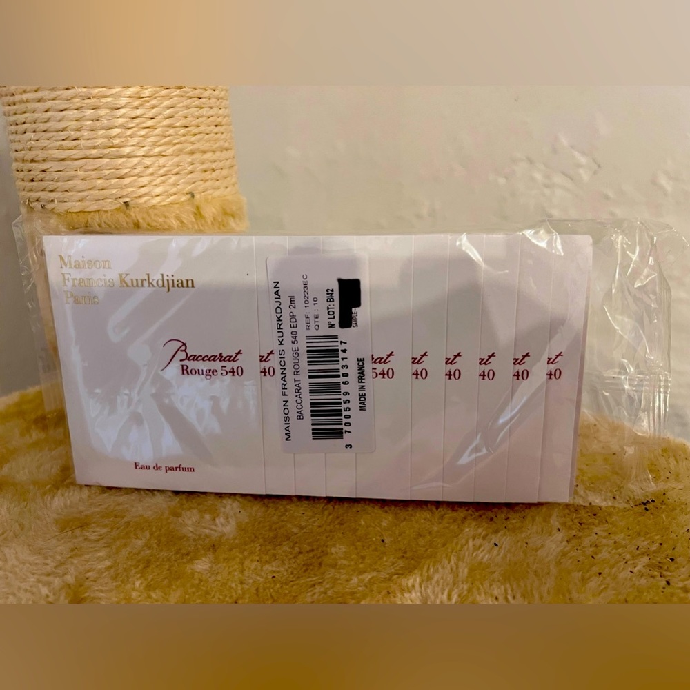 COPY - BACCARAT ROUGE 540 NWT -10 pack of 2ml sample bottles w sleeves.